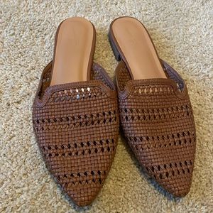 Size 11 Universal Threads flats